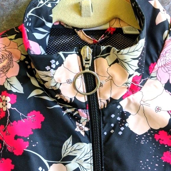 NWOT Puma Windbreaker - Picture 4 of 5